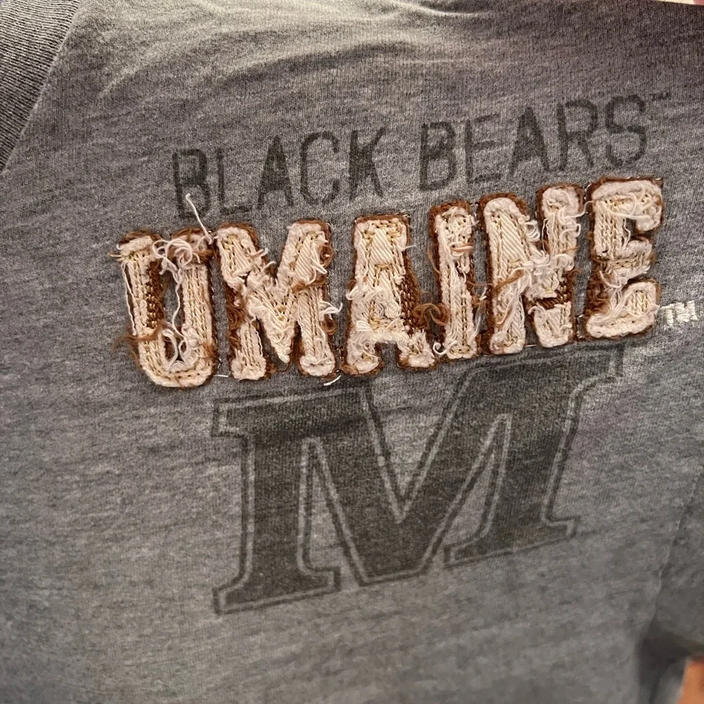 UMaine Black Bears T-Shirt (2XL) and Black Leggings (XXXL)